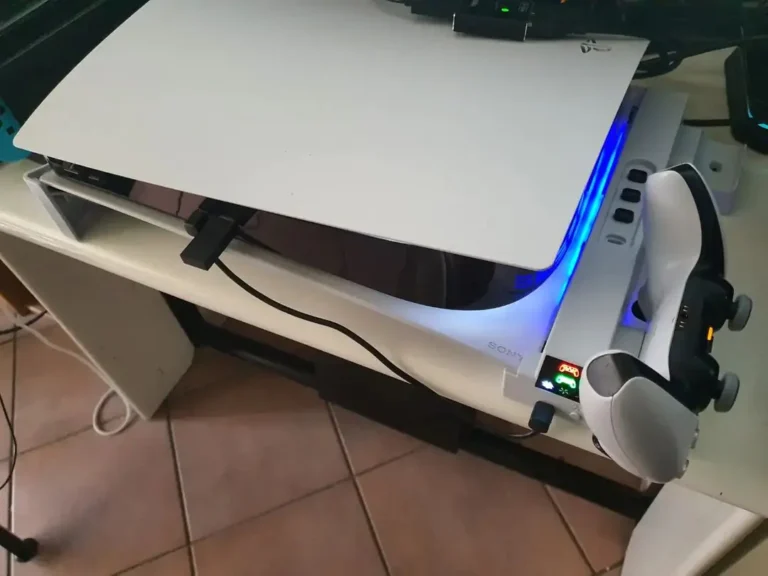 Supporto OIVO con Raffreddamento per PS5 Recensione: Raffredda e Ricarica in simultanea