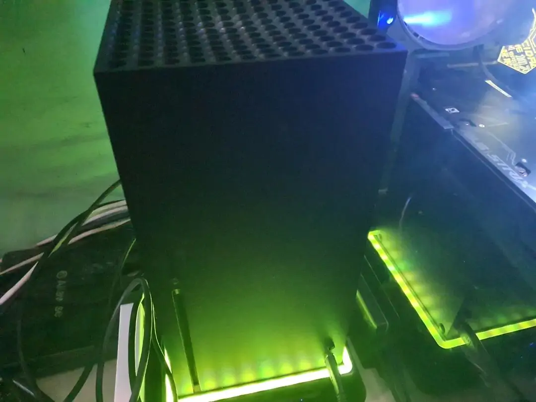 Base di Raffreddamento Mcbazel per Xbox Series X: L’accessorio definitivo per lunghe sessioni di gioco