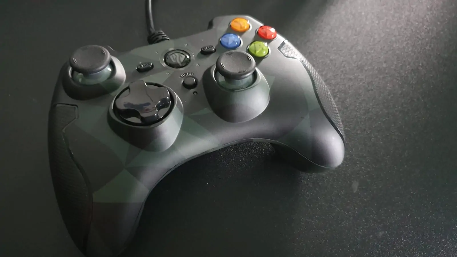 EasySMX ESM-9100 Recensione: Il clone perfetto del controller Xbox360 per PC e retro-gaming