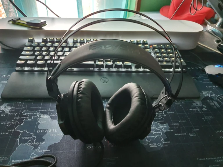 Cuffie EasySMX VIP003S RGB Recensione: Comodità e stile a prezzo contenuto